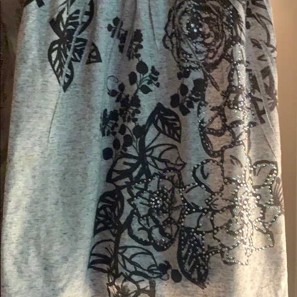 Floral tank - Picture 2 of 3